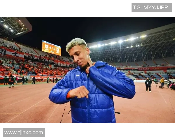 足球明星私下生活揭秘裹浴巾的他们展现不一样的魅力与风采